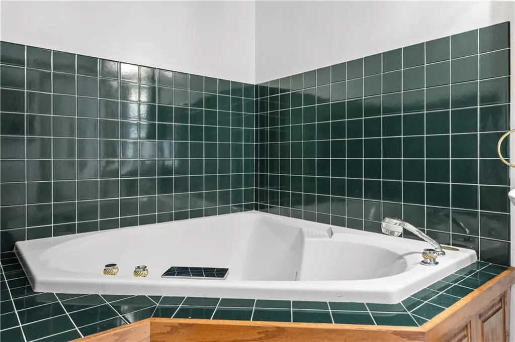 886 Weaver Hill Road Coventry RI 02816