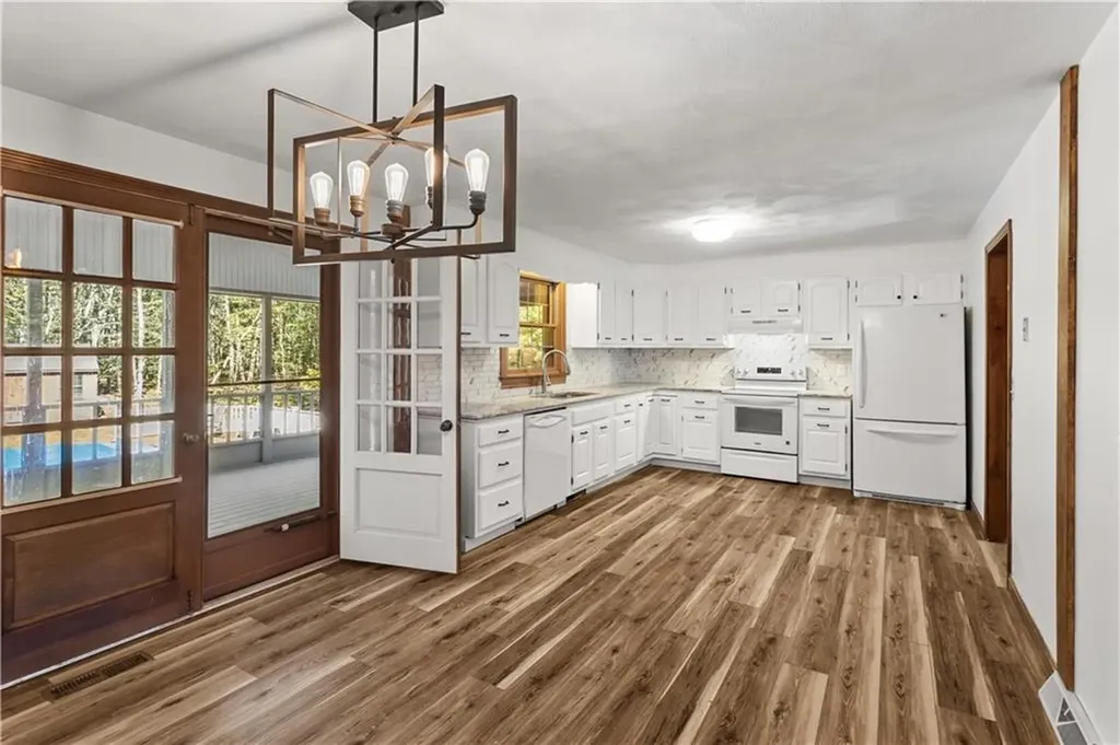886 Weaver Hill Road Coventry RI 02816
