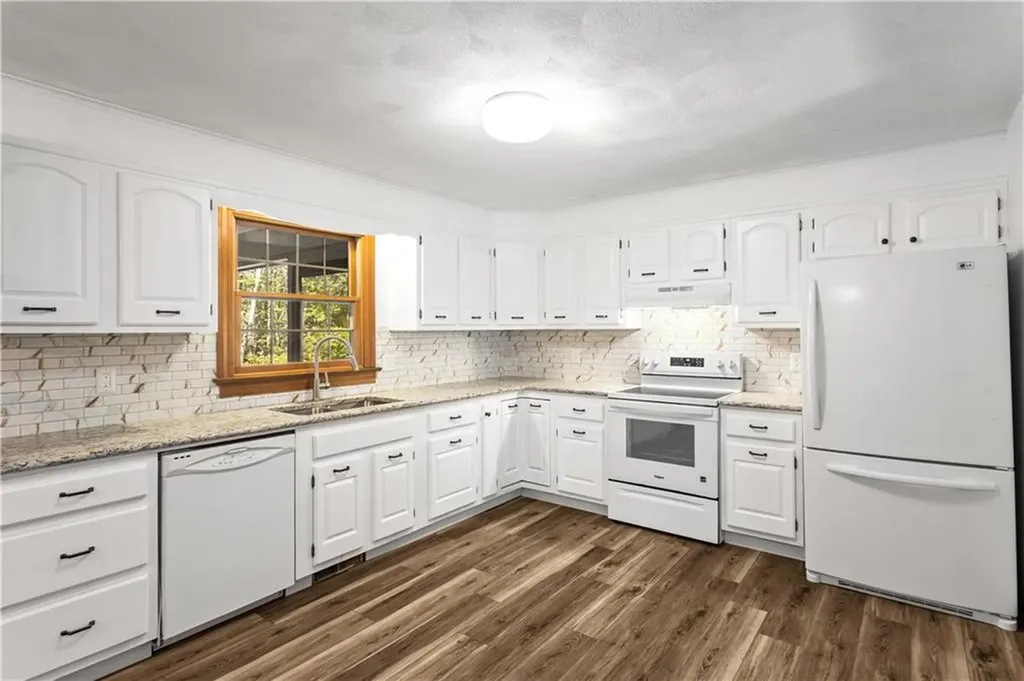 886 Weaver Hill Road Coventry RI 02816