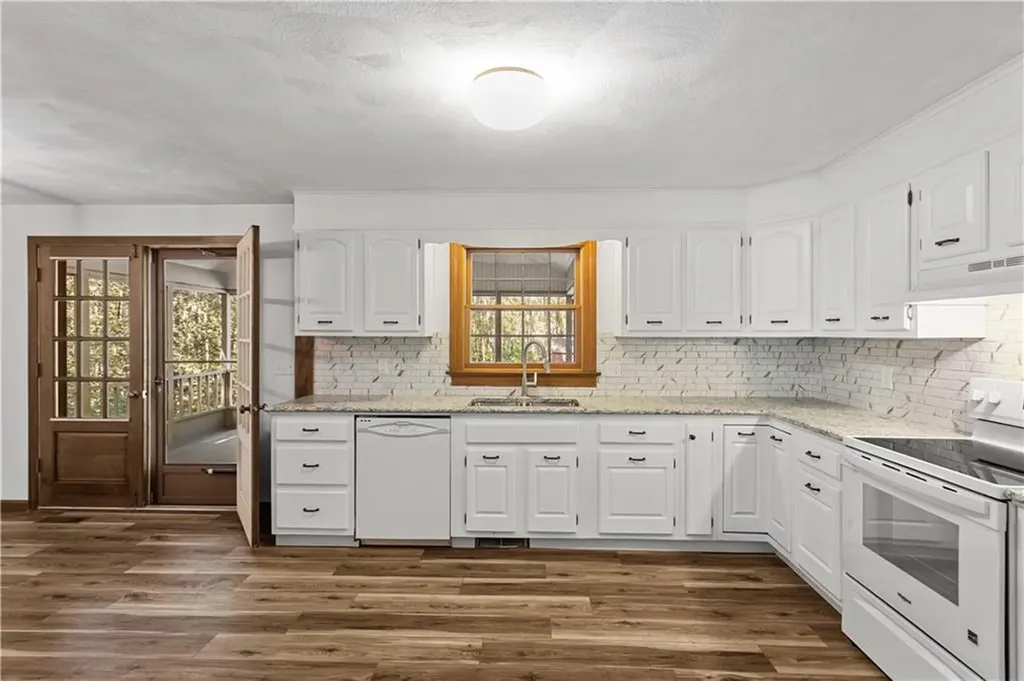 886 Weaver Hill Road Coventry RI 02816