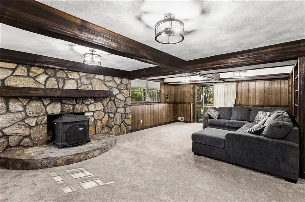 886 Weaver Hill Road Coventry RI 02816