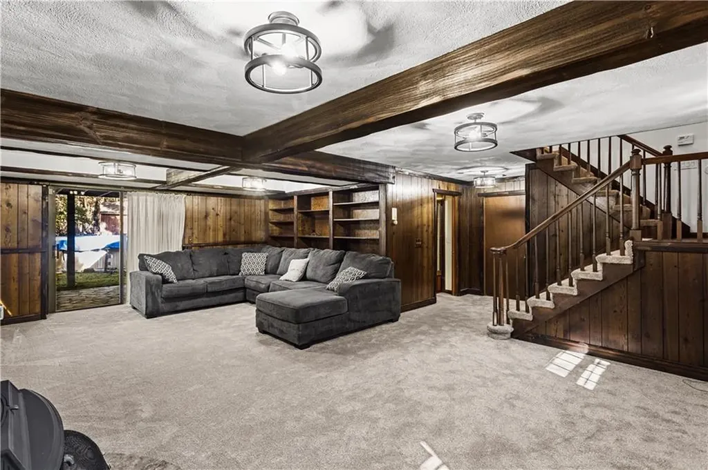 886 Weaver Hill Road Coventry RI 02816