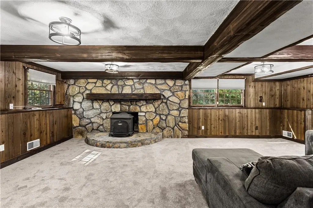 886 Weaver Hill Road Coventry RI 02816