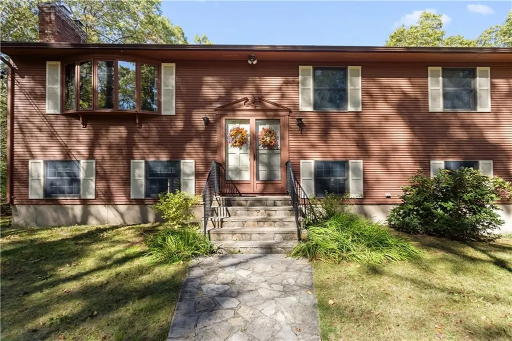 886 Weaver Hill Road Coventry RI 02816