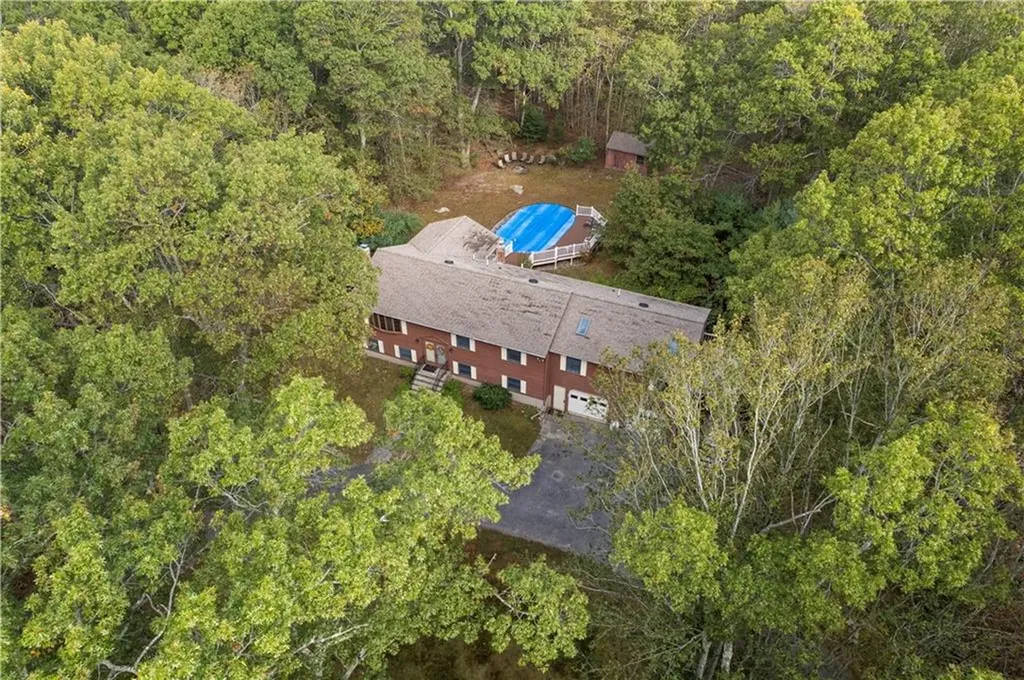 886 Weaver Hill Road Coventry RI 02816