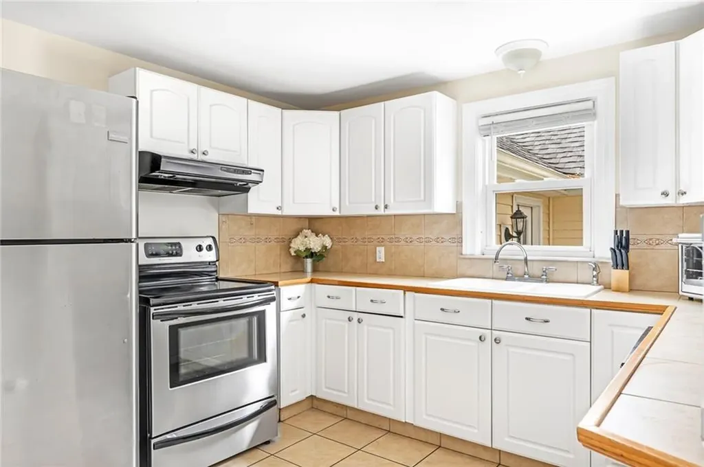 33 Upland Way Barrington RI 02806