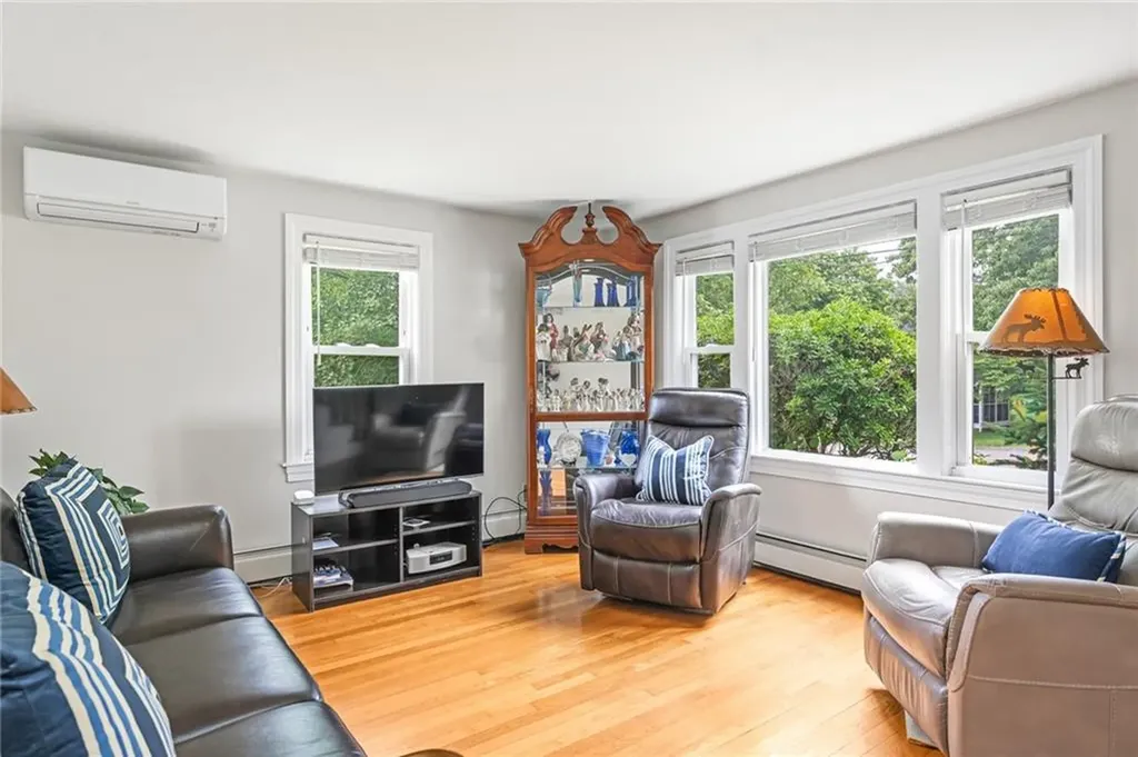 33 Upland Way Barrington RI 02806