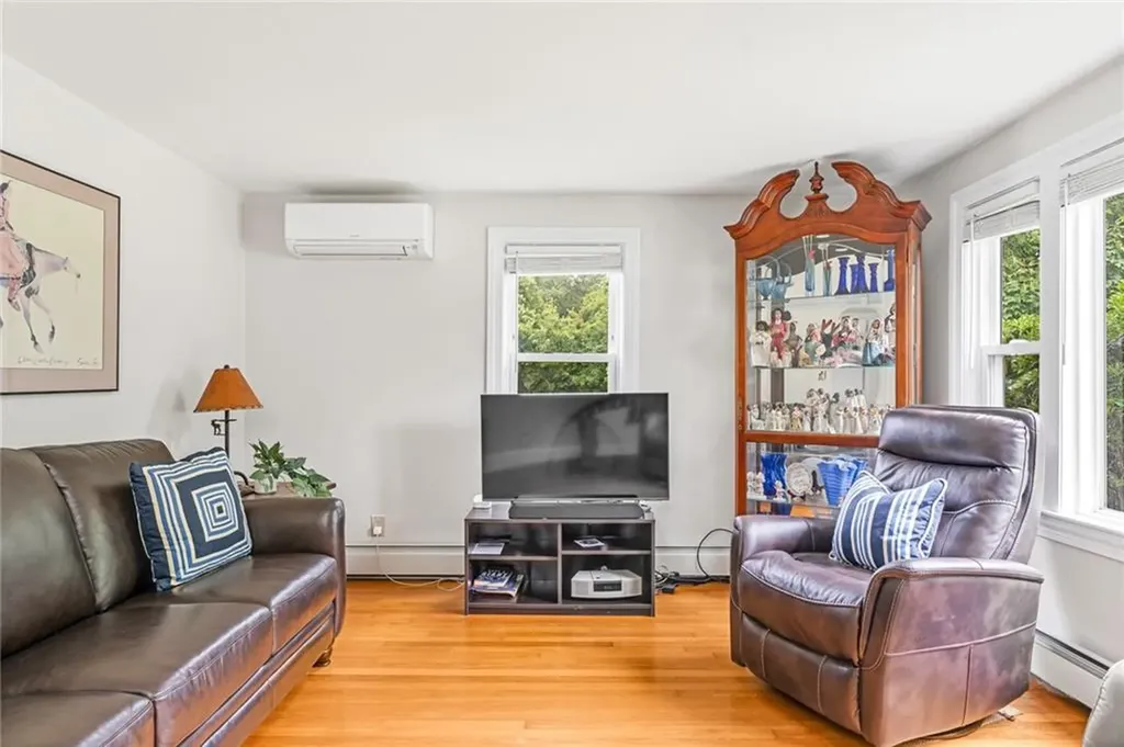 33 Upland Way Barrington RI 02806