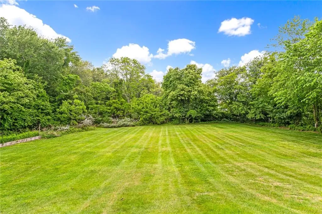 33 Upland Way Barrington RI 02806