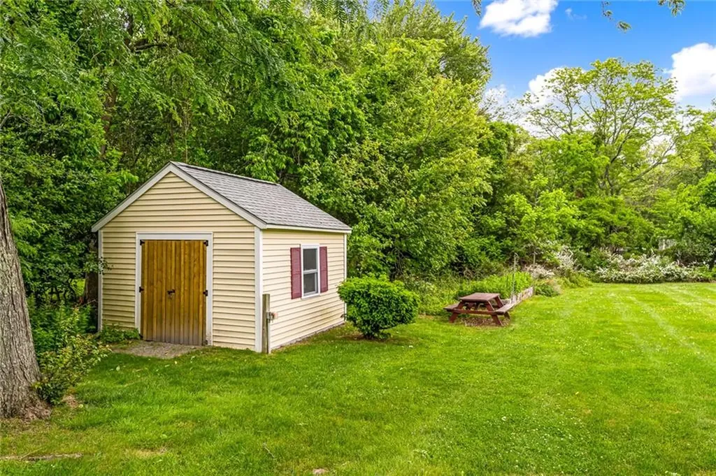 33 Upland Way Barrington RI 02806