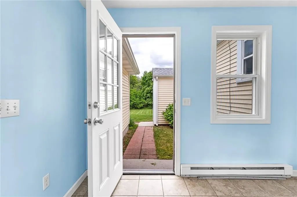 33 Upland Way Barrington RI 02806
