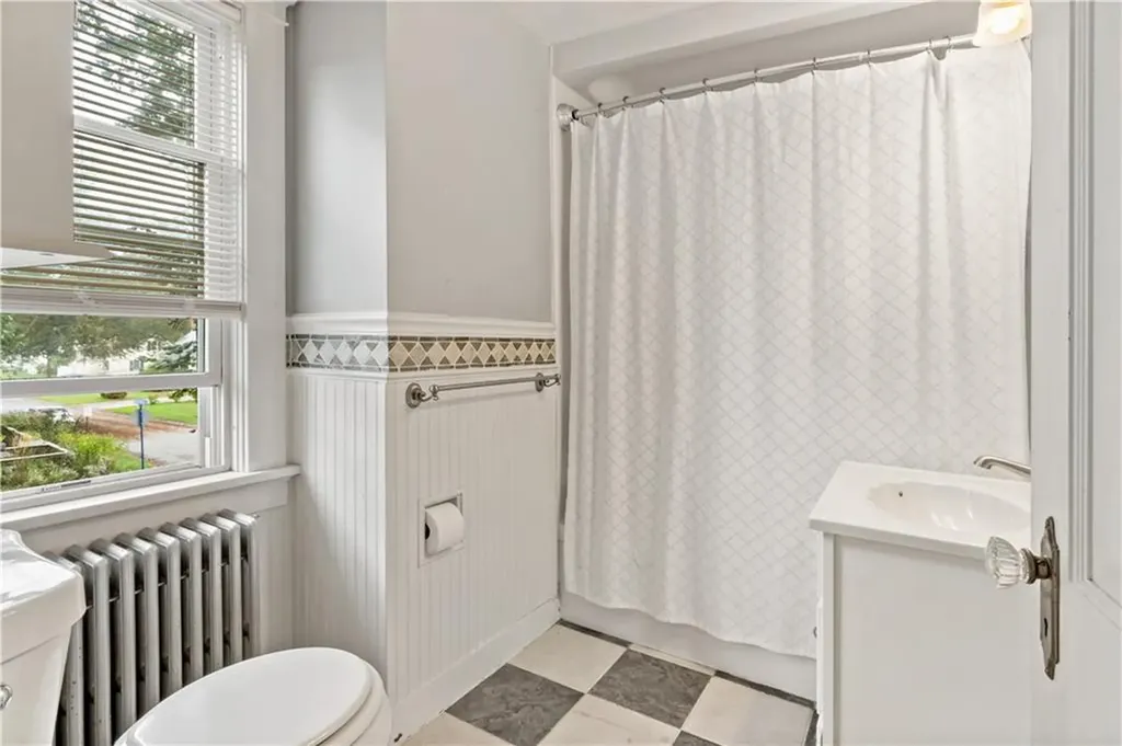 114 Maple Avenue Middletown RI 02842