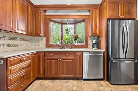 114 Maple Avenue Middletown RI 02842