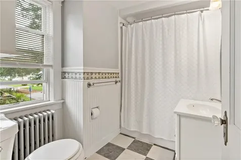 114 Maple Avenue Middletown RI 02842