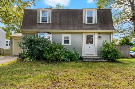 114 Maple Avenue Middletown RI 02842