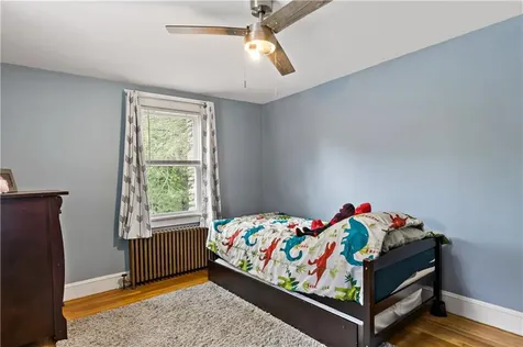 114 Maple Avenue Middletown RI 02842