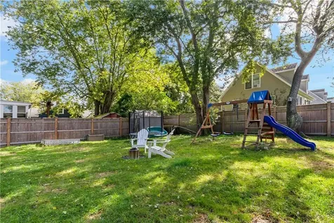 114 Maple Avenue Middletown RI 02842