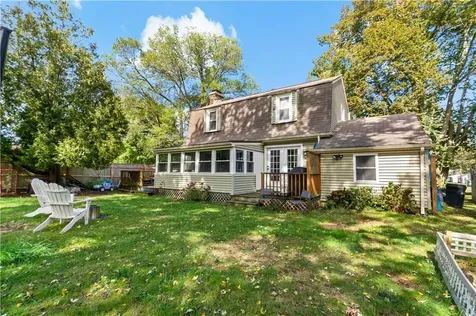 114 Maple Avenue Middletown RI 02842