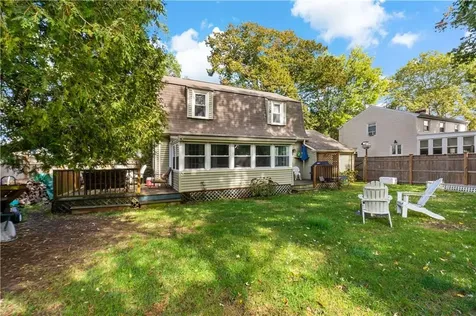 114 Maple Avenue Middletown RI 02842