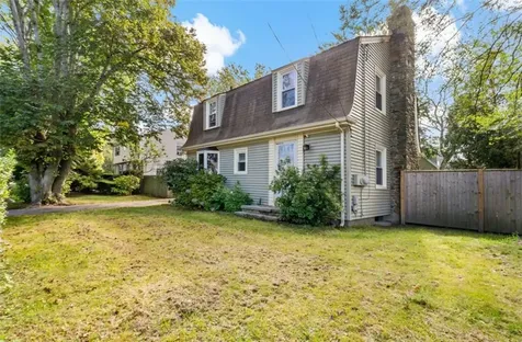 114 Maple Avenue Middletown RI 02842