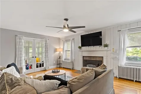 114 Maple Avenue Middletown RI 02842