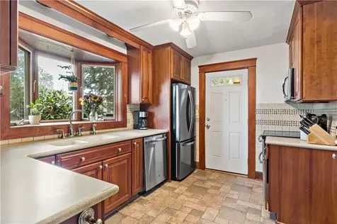 114 Maple Avenue Middletown RI 02842