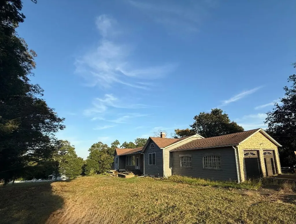 8 Campion Avenue Tiverton RI 02878