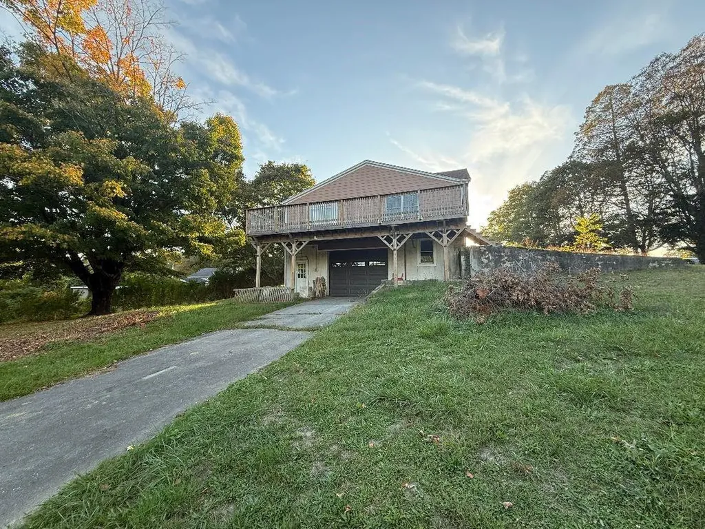 8 Campion Avenue Tiverton RI 02878