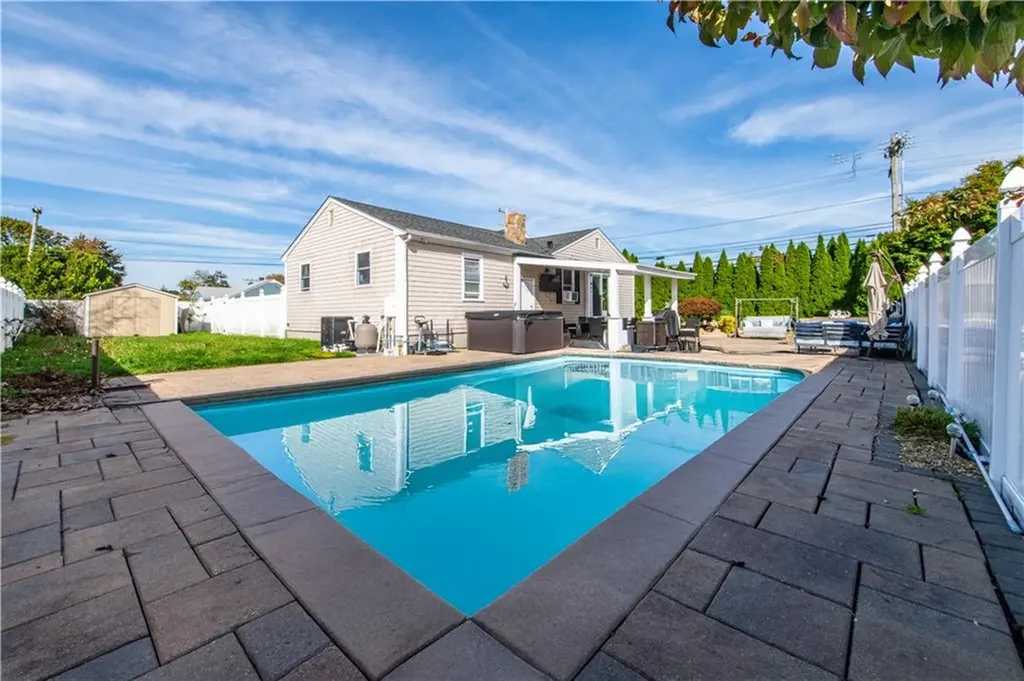 409 Metacom Avenue Bristol RI 02809