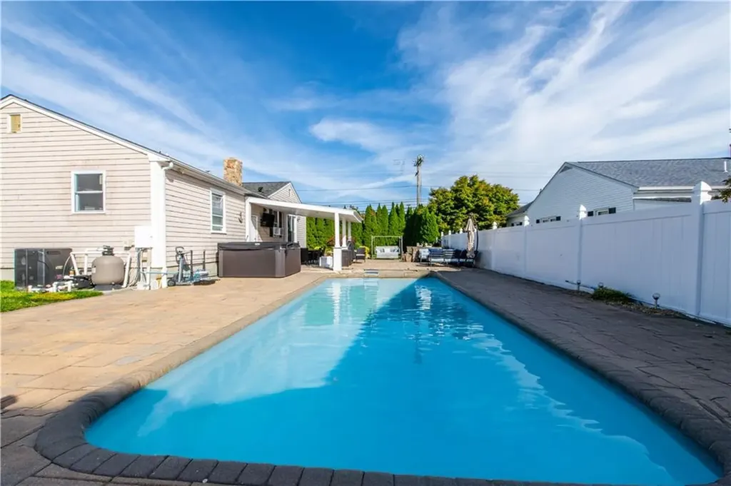 409 Metacom Avenue Bristol RI 02809