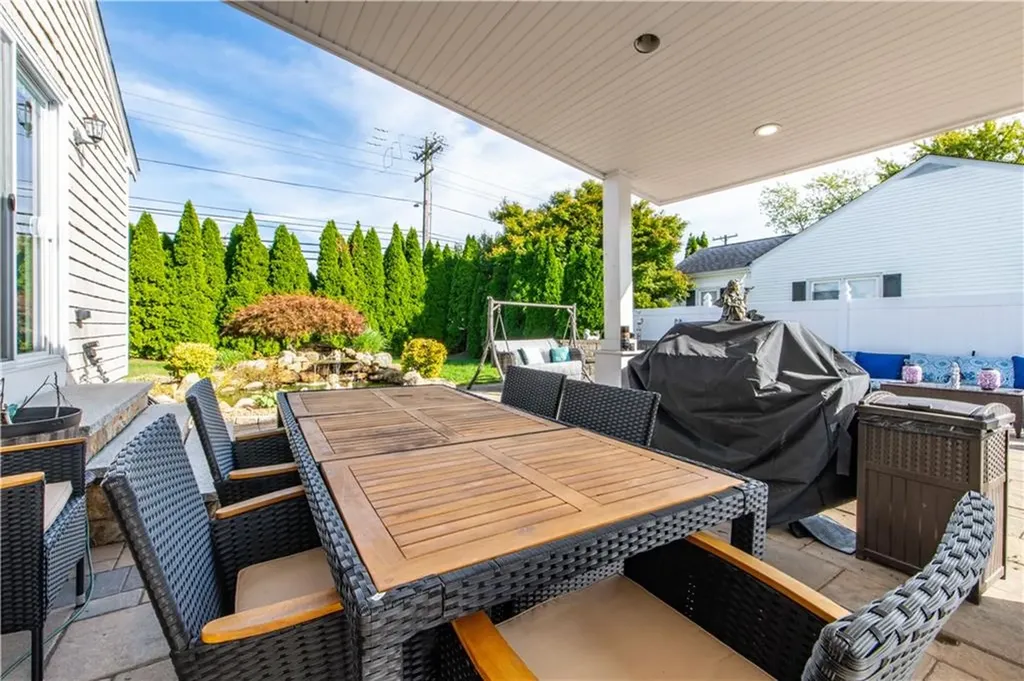 409 Metacom Avenue Bristol RI 02809