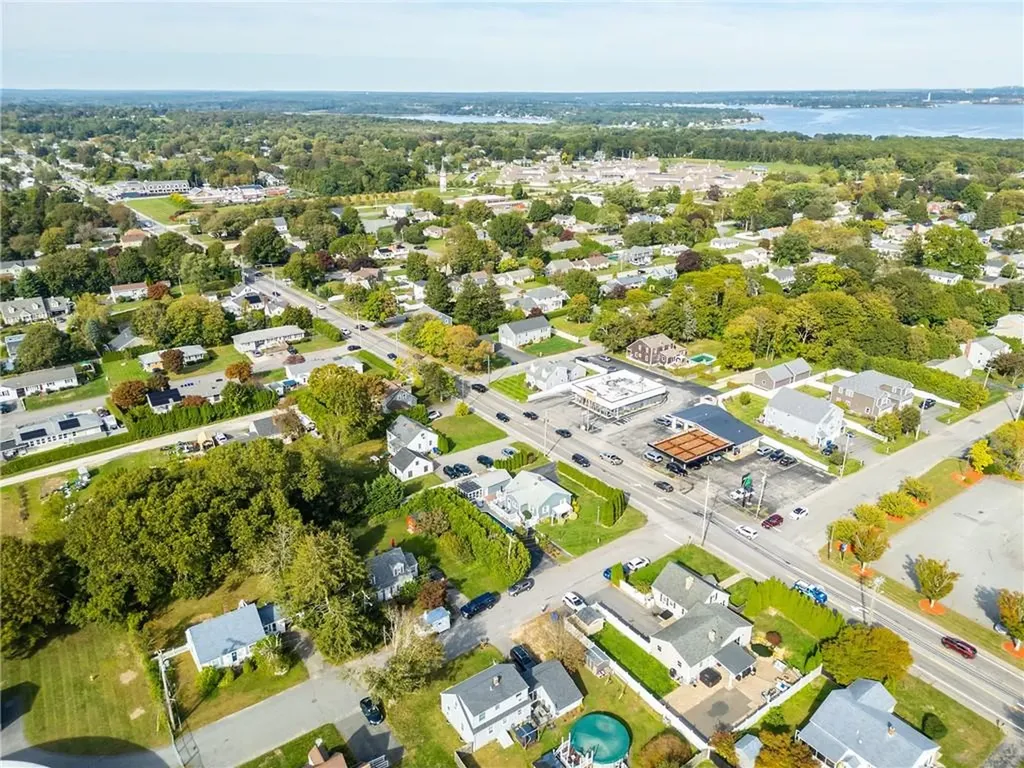 409 Metacom Avenue Bristol RI 02809