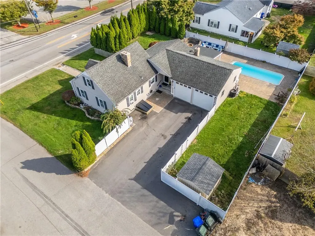 409 Metacom Avenue Bristol RI 02809