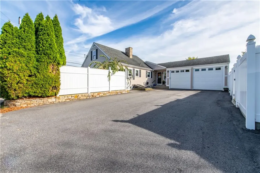 409 Metacom Avenue Bristol RI 02809