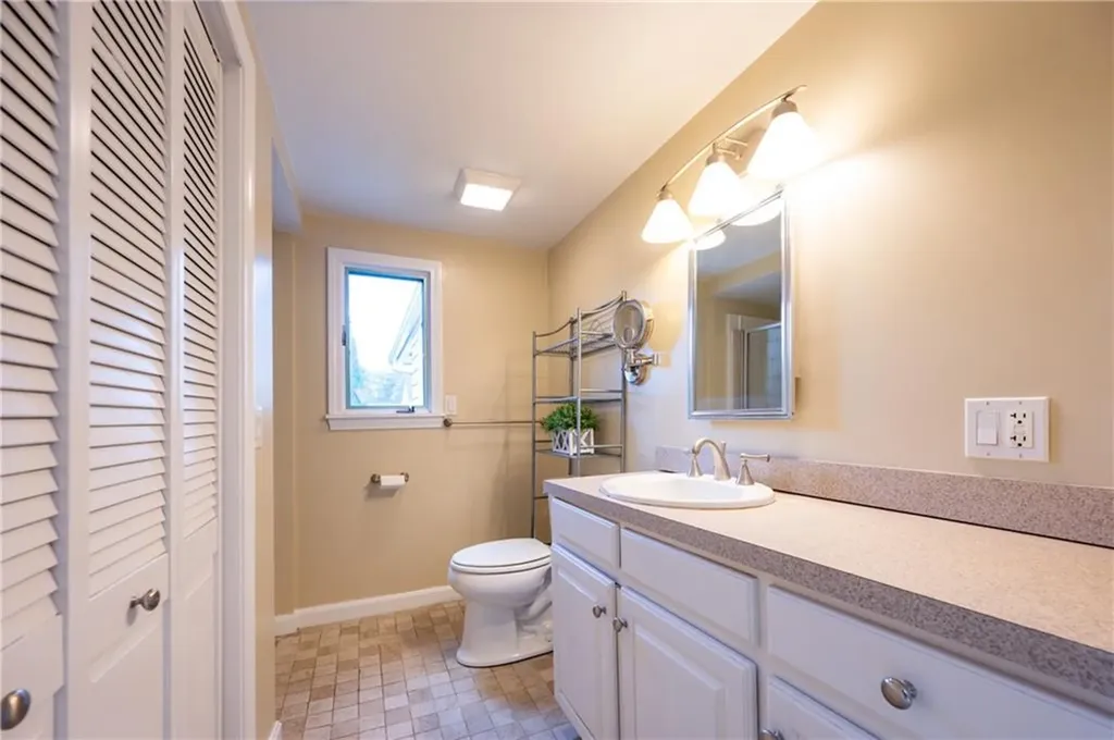 122 Belvedere Drive Cranston RI 02920