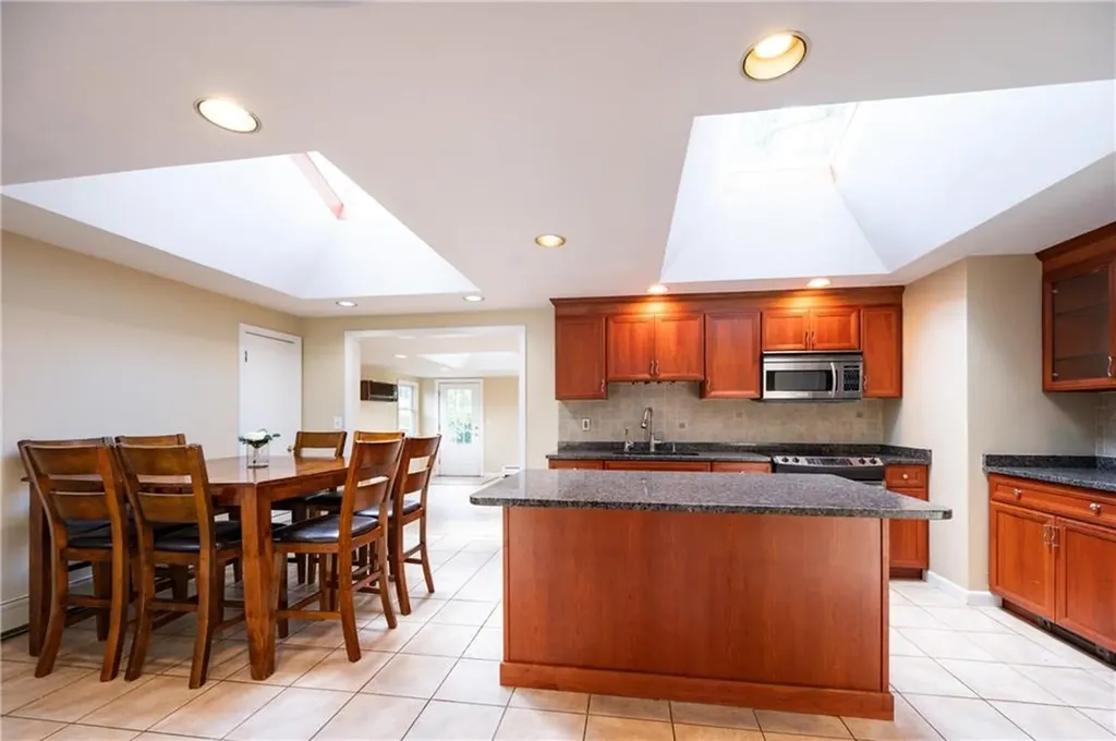 122 Belvedere Drive Cranston RI 02920