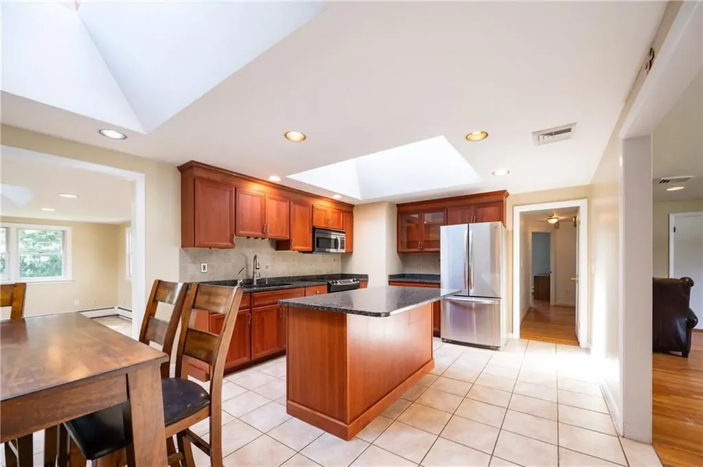 122 Belvedere Drive Cranston RI 02920