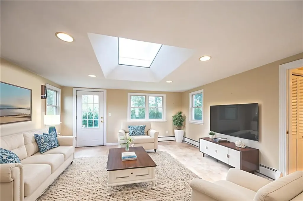 122 Belvedere Drive Cranston RI 02920