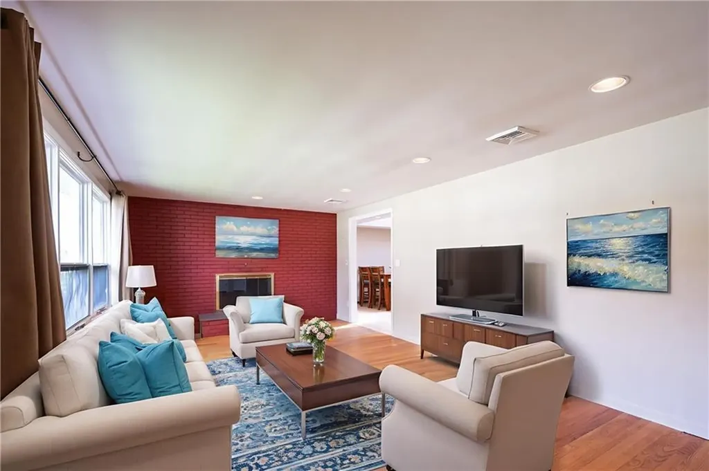 122 Belvedere Drive Cranston RI 02920