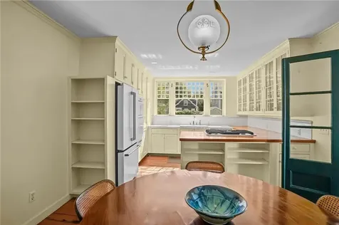 44 Church Street Bristol RI 02809