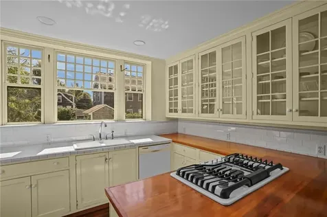 44 Church Street Bristol RI 02809