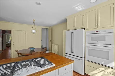 44 Church Street Bristol RI 02809