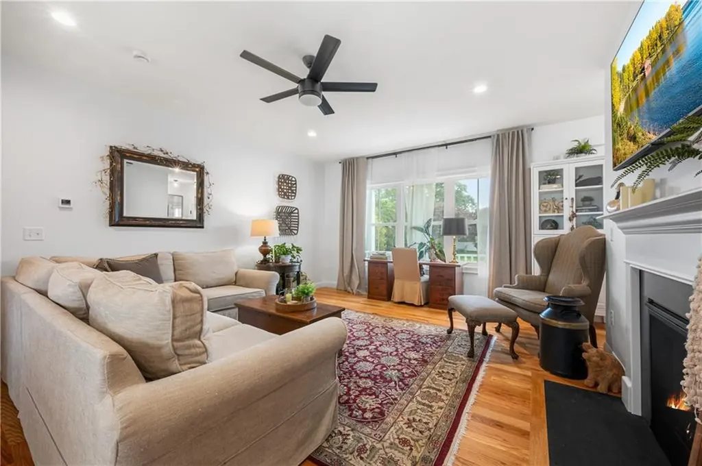 6 Boiling Spring Avenue Westerly RI 02891