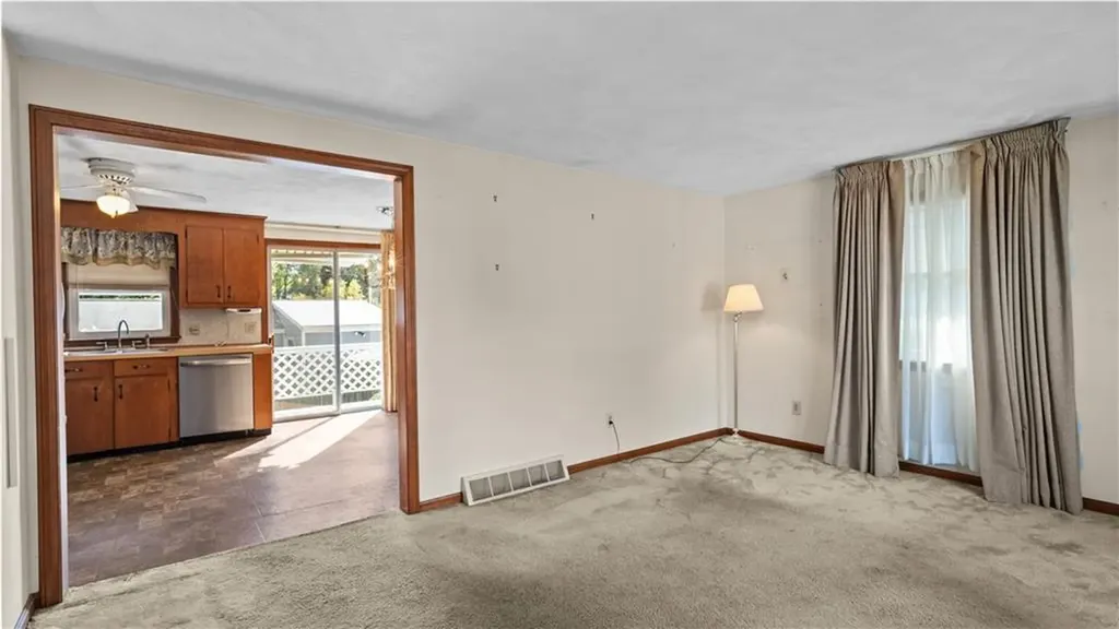 54 Pheasant Avenue Warwick RI 02886