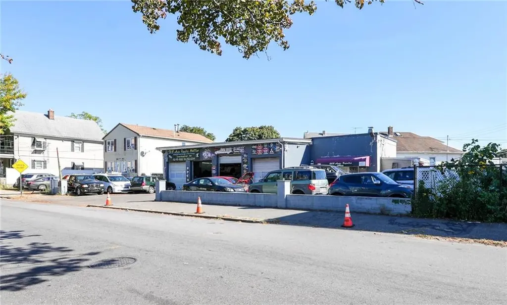 118 Silver Lake Avenue Providence RI 02909