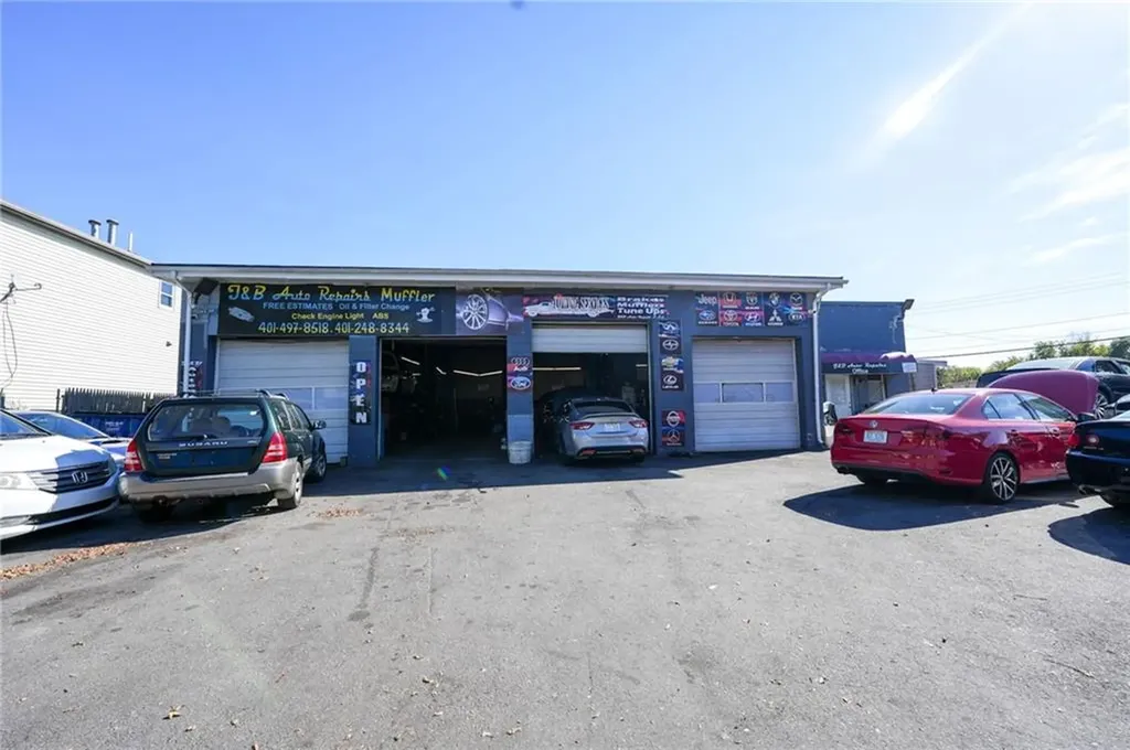 118 Silver Lake Avenue Providence RI 02909