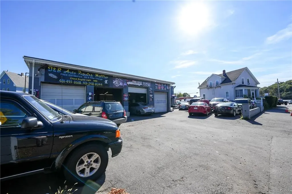 118 Silver Lake Avenue Providence RI 02909