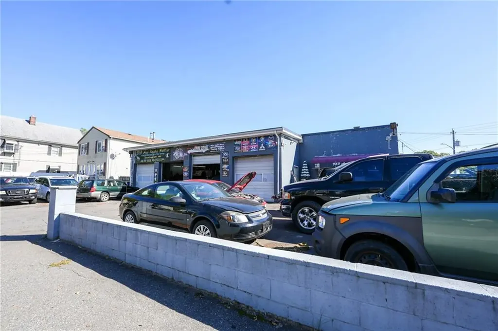 118 Silver Lake Avenue Providence RI 02909