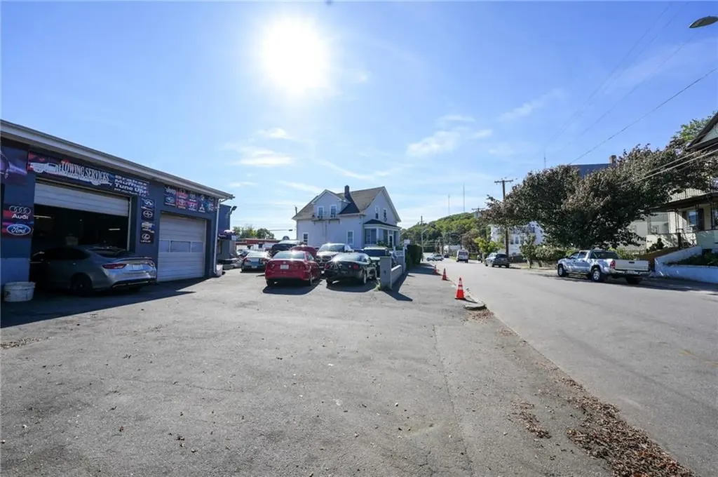 118 Silver Lake Avenue Providence RI 02909