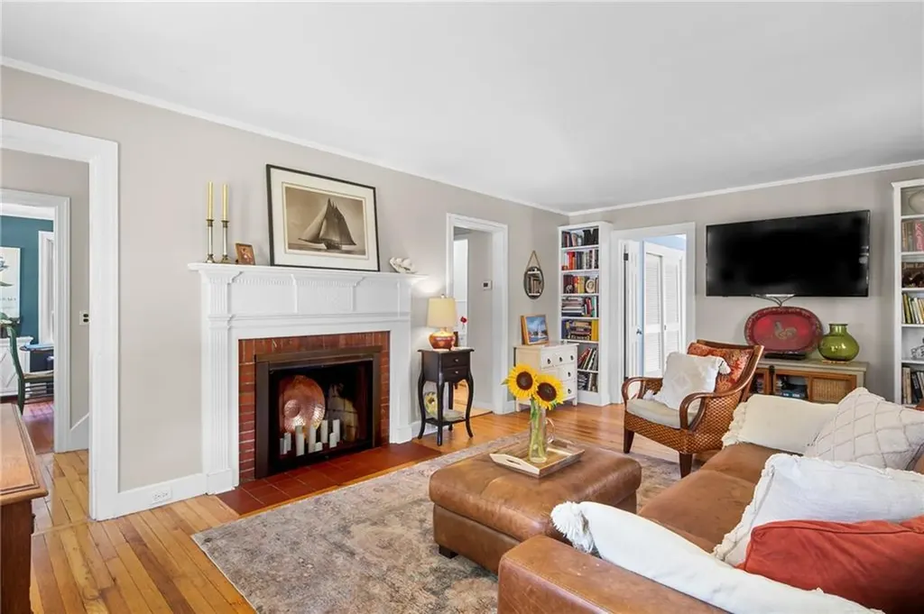 19 Harborview Avenue Bristol RI 02809